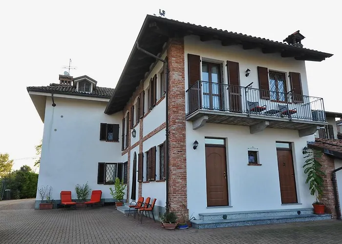 Acacia Rosa Bed & Breakfast Guarene